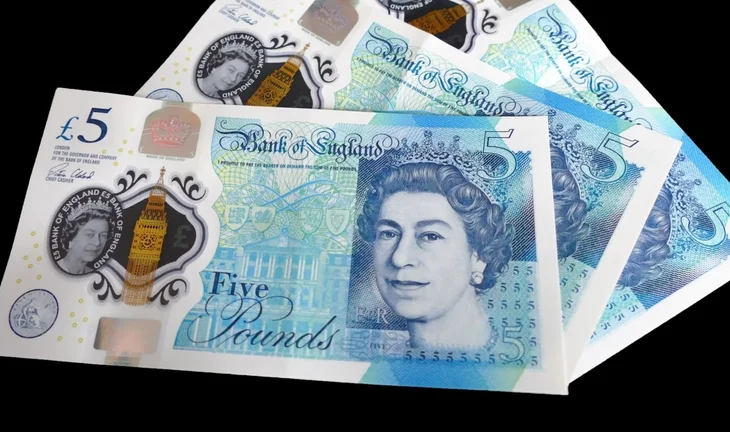 Some £5 notes 